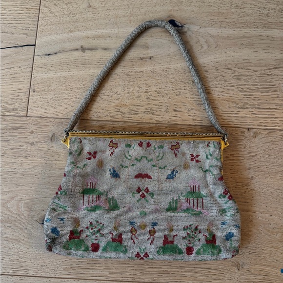 Elegant Tapestry Handbag - Picture 2 of 4